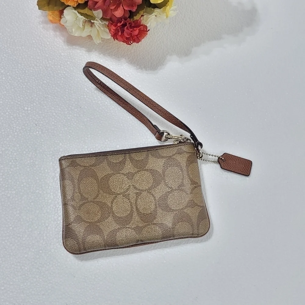COACH WOMEN WRISTLET BROWN
